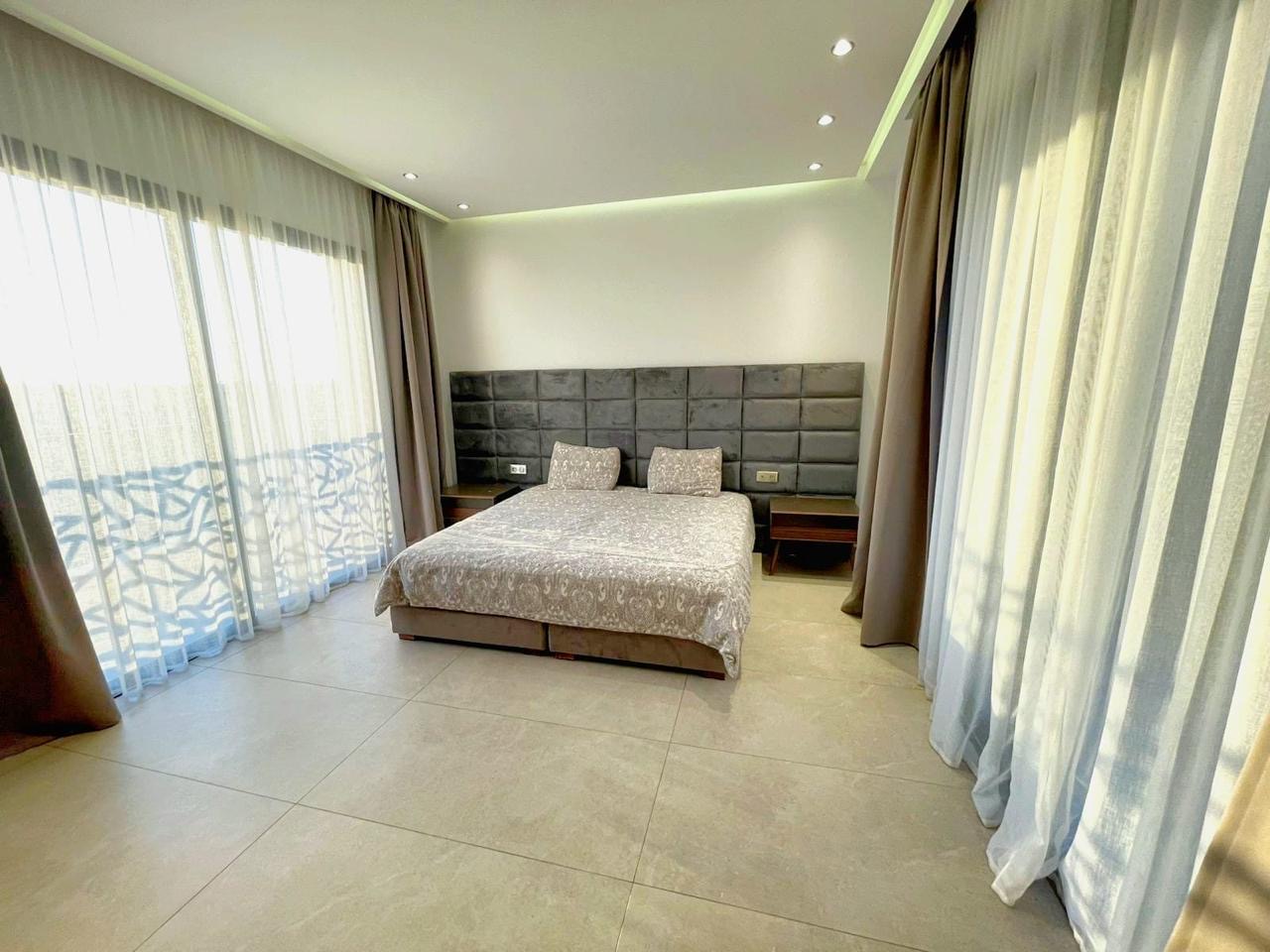 VILLA FLY