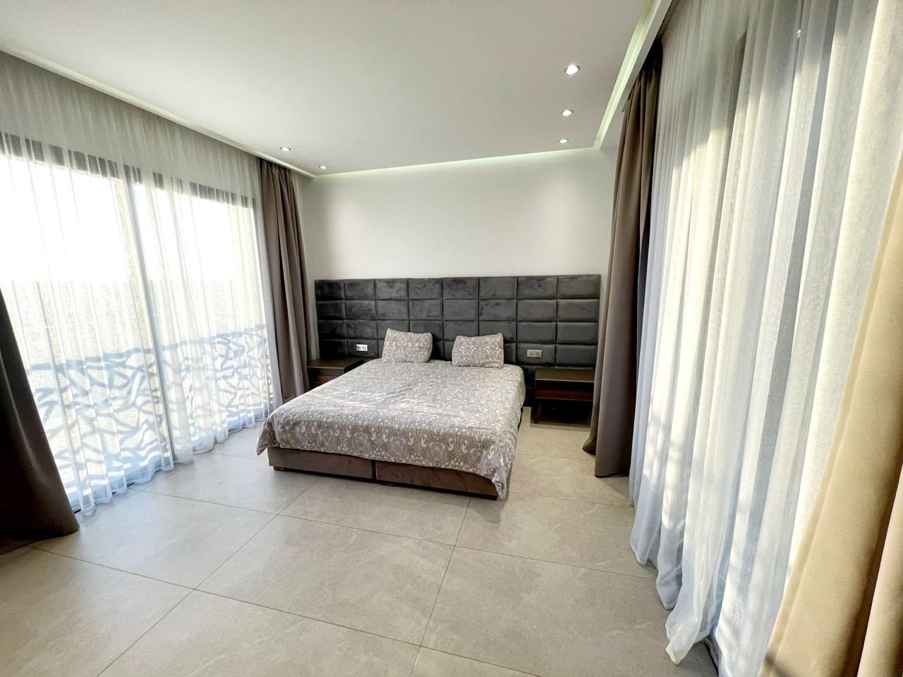 VILLA FLY