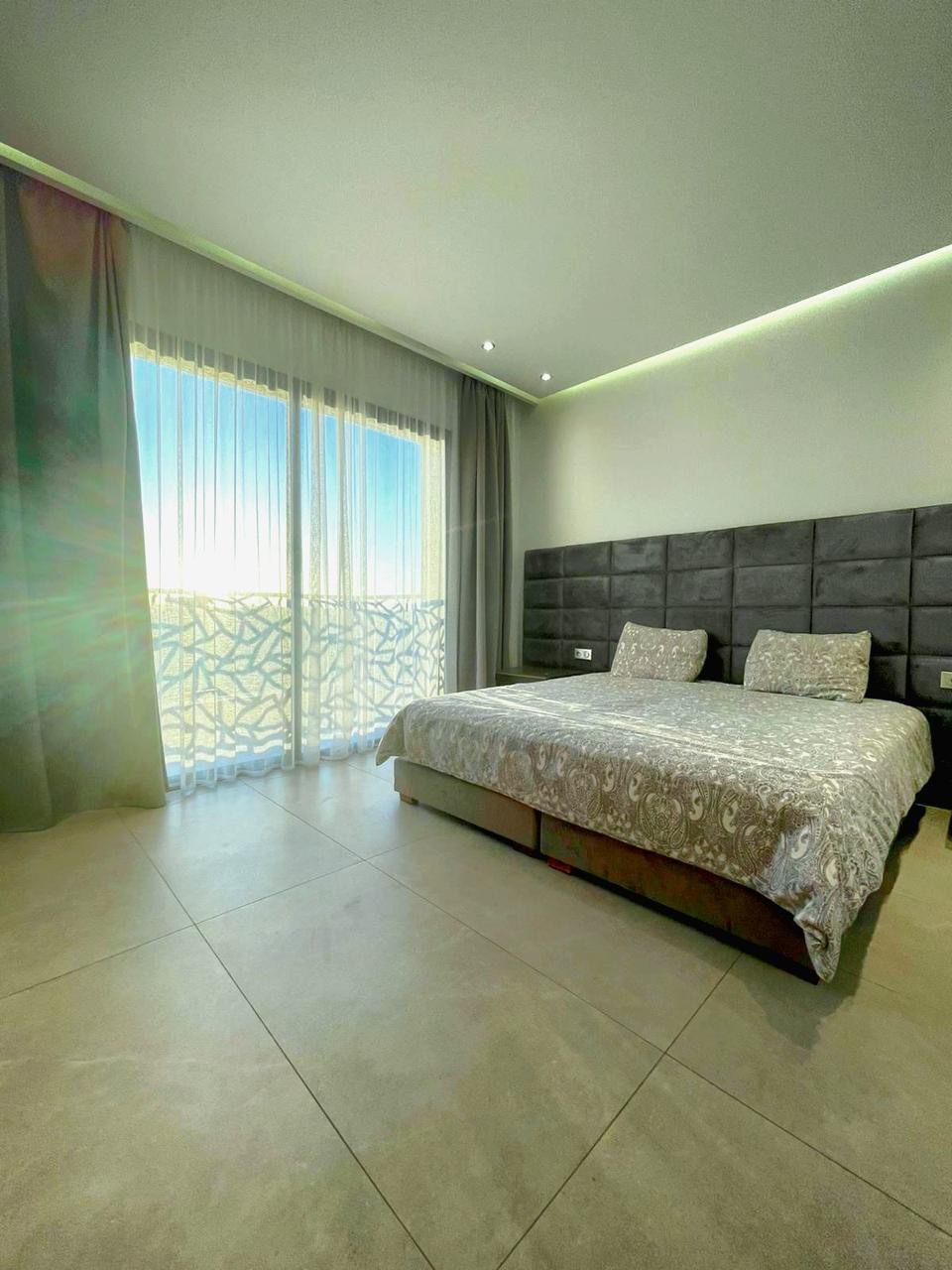 VILLA FLY