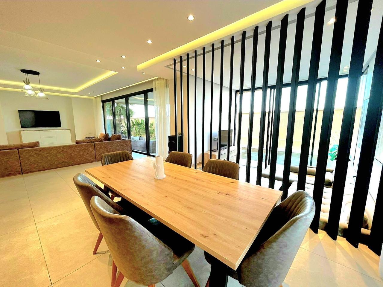 VILLA FLY