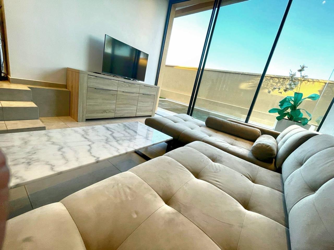 VILLA FLY